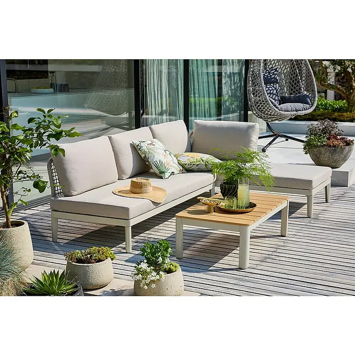 Sunfun Loungemöbel-Set Solo Rope/Solo - 3 -tlg., Aluminium, Olefin, Light-Greige - Dieses Bild zeigt ein modernes Outdoor-Lounge-Set mit einem bequemen Sofa, einem Couchtisch und dekorativen Elementen.
