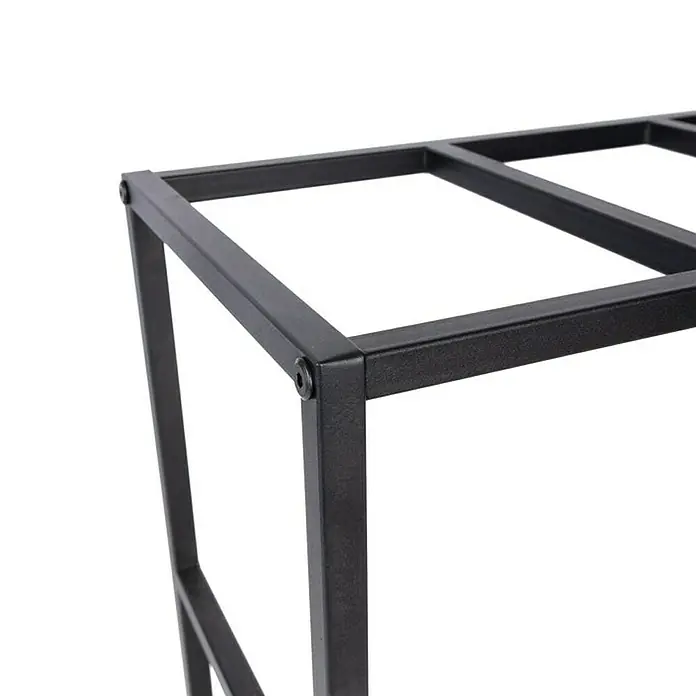Floordirekt Kaminholzregal Chios Schwarz 50 x 25 x 80 cm - Metall, Schwarz - Nahaufnahme eines modernen, schwarzen Metallregals mit klaren Linien, das minimalistisches Design und Funktionalität vereint.