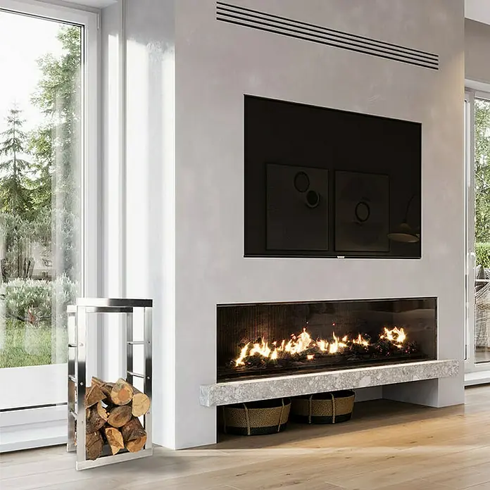 Floordirekt Kaminholzregal Chios Silber 40 x 25 x 80 cm - Metall, Silber - Bild einer modernen Feuerstelle mit einem Edelstahl-Holzregal daneben.