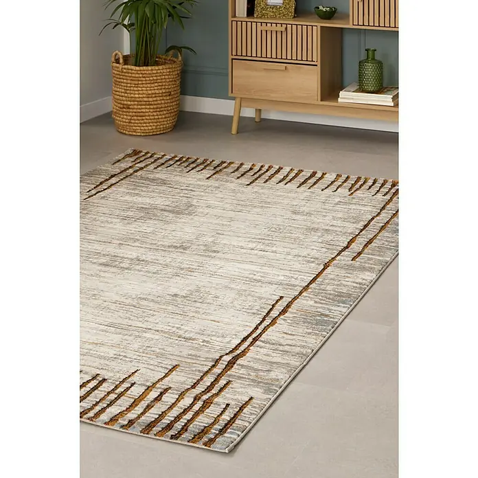 Alfombra de pelo corto Almo - Teja, 190 x 135 cm, 100% Poliéster - Primer plano de una alfombra moderna con un diseño abstracto en tonos beige y marrón, que muestra un elegante revestimiento para el suelo.