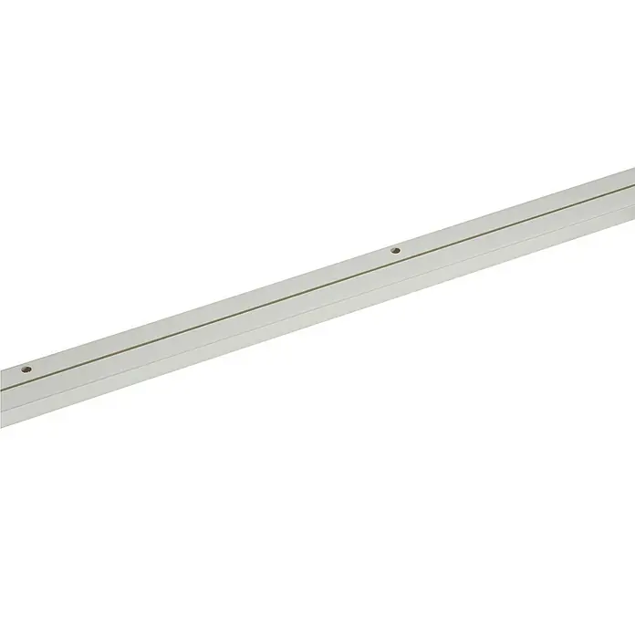 Expo Ambiente Vorhangschiene - 1-läufig, 300 cm, Weiß - Nahaufnahme einer silbernen Lichtleiste mit Montagebohrungen, ideal für moderne Beleuchtungslösungen und einfache Installation.