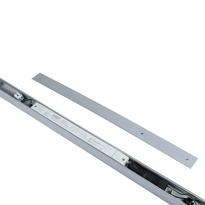 Paulmann Linion Stromeinspeisung Power Channel - 100 x 4 x 4 cm, Chrom matt, Dimmbar - Nahaufnahme einer LED-Leuchte von KGP, ideal für moderne Beleuchtungslösungen. Das schlanke Design sorgt für effiziente Lichtverteilung.