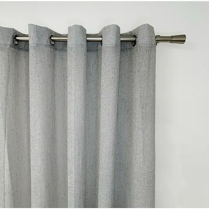 Visillo para ventana Manoa - An x Al: 200 x 280 cm, 100% poliéster, Gris - Cortina gris con ojales metálicos y barra frente a una pared blanca.
