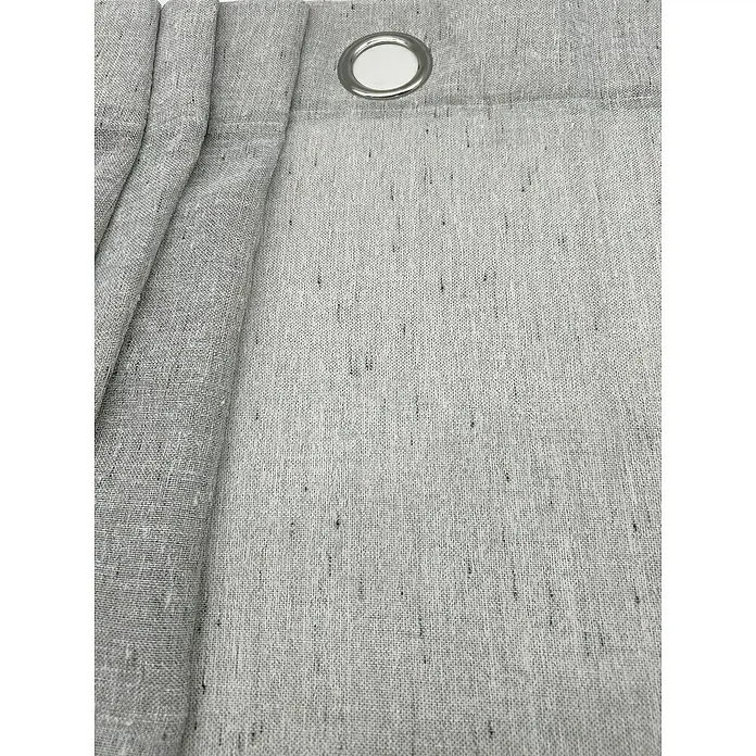 Visillo para ventana Manoa - An x Al: 200 x 280 cm, 100% poliéster, Gris - Primer plano de una cortina gris con un ojal superior, que muestra una textura sutil y un aspecto moderno para la decoración de ventanas.