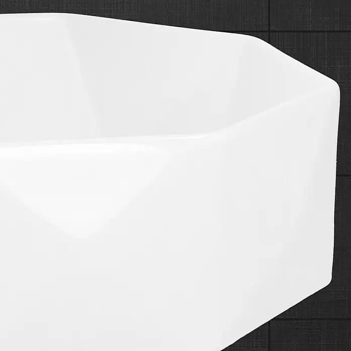 LuxeBath Aufsatzwaschbecken aus Keramik für Badezimmer Wasserfall Waschtisch - Ohne Spezialglasur, Weiß - Nahaufnahme eines modernen, weißen Waschbeckens mit klaren Linien und glatter Oberfläche vor einem dunklen Hintergrund.