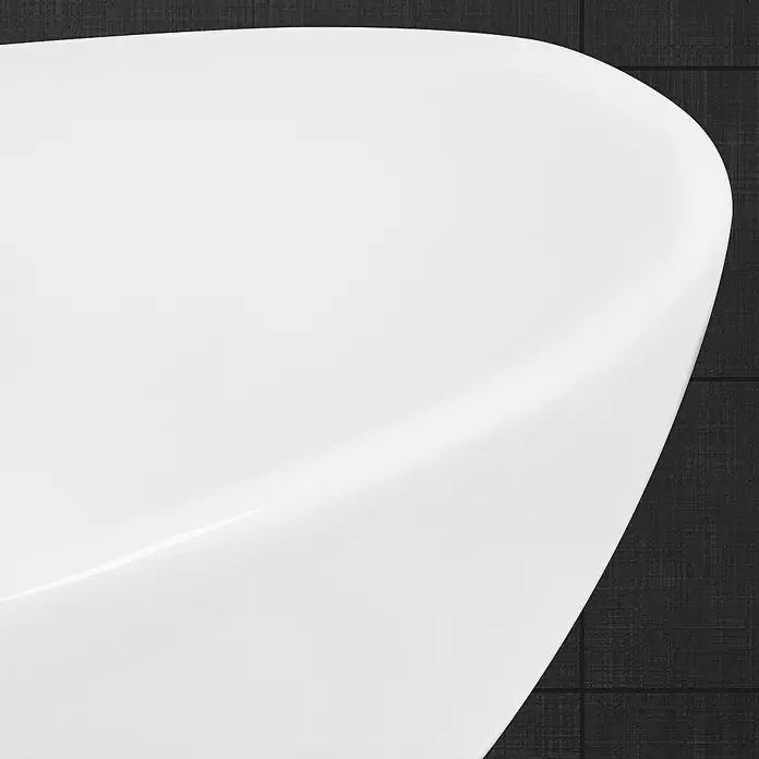 LuxeBath Aufsatzwaschbecken Aufsatzwaschtisch Waschschale Oval Weiß Spülbecken - Ohne Spezialglasur, Weiß - Detailaufnahme einer modernen, weißen Badewanne vor dunklem Fliesenhintergrund, die das elegante Design hervorhebt.