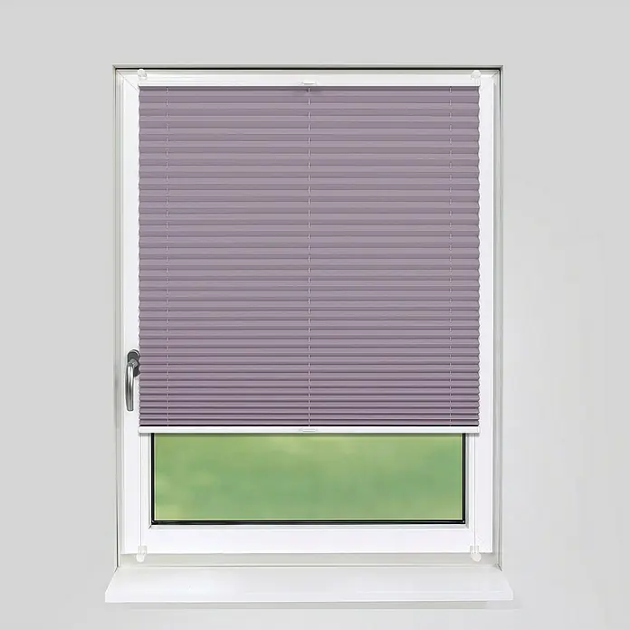 Deco-Raum Plissee ohne Bohren Basic - B x H: 85 x 210 cm, Flieder - Fenster mit lila Plissee-Jalousien. Perfekt für die Lichtsteuerung und Privatsphäre im Raum, die stilvolle Fensterdekoration.