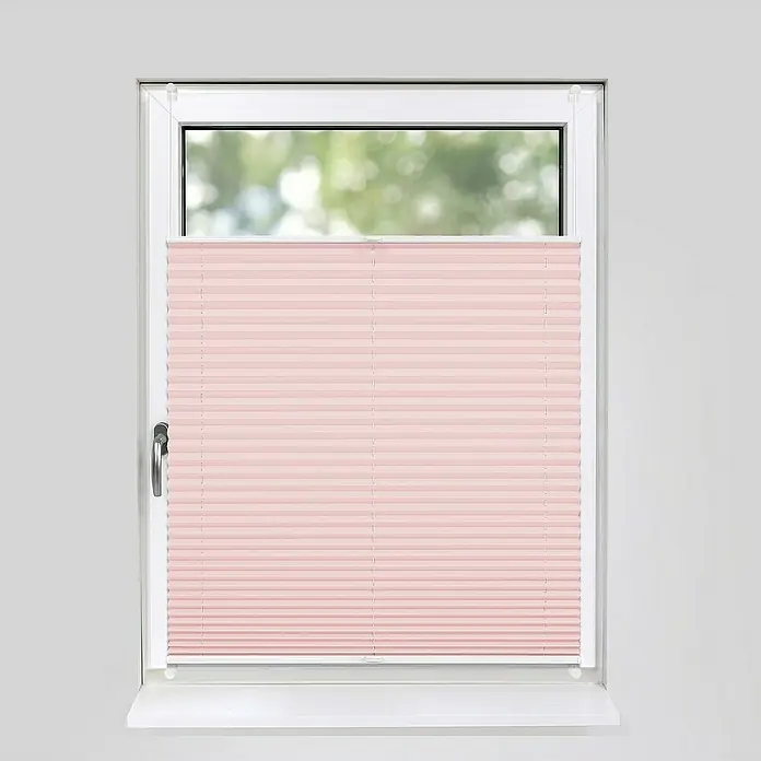 Deco-Raum Plissee ohne Bohren Basic - B x H: 90 x 210 cm, Rosa - Nahaufnahme eines Fensters mit einem eleganten, plissierten, rosafarbenen Faltstore, der einen Hauch von Farbe und Privatsphäre bietet.