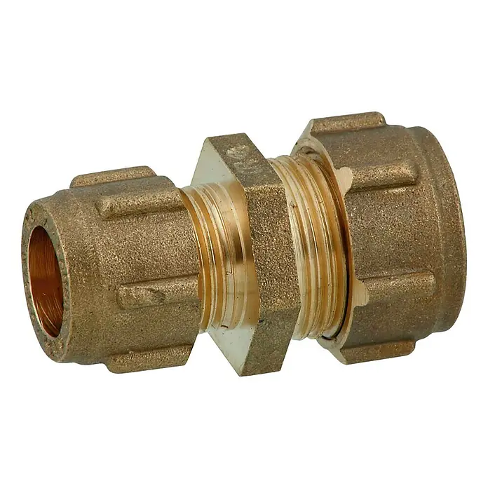 Conex Reduzierverschraubung - 18 x 15 mm, Messing - Detailaufnahme einer Messing-Rohrverbindung mit sechseckigem Mittelteil und gerändelten Enden.