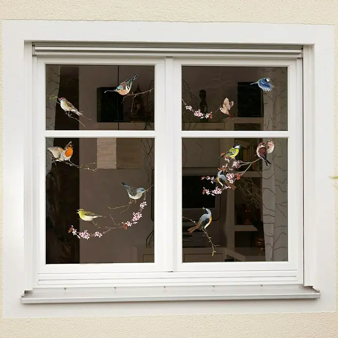 Komar Fenstersticker Birds - Bunt, 31 x 31 cm - Fensteraufkleber mit Vogelmotiven, die eine fröhliche und natürliche Atmosphäre schaffen und gleichzeitig das Glas vor Vogelschlägen schützen.