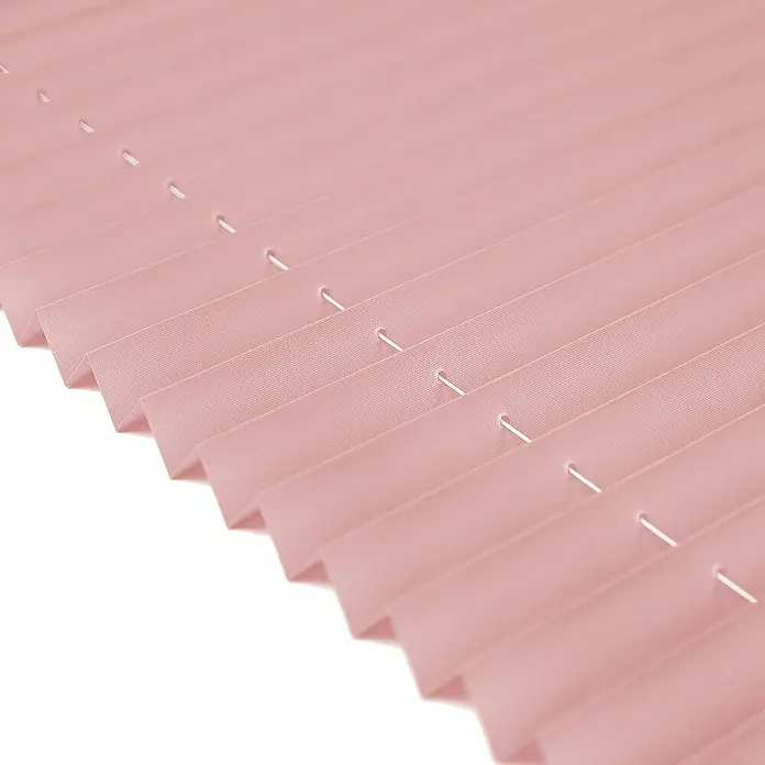 Deco-Raum Plissee ohne Bohren Basic - B x H: 50 x 150 cm, Rosa - Nahaufnahme einer gefalteten, rosafarbenen Fensterabdeckung mit Löchern für Zugschnüre.