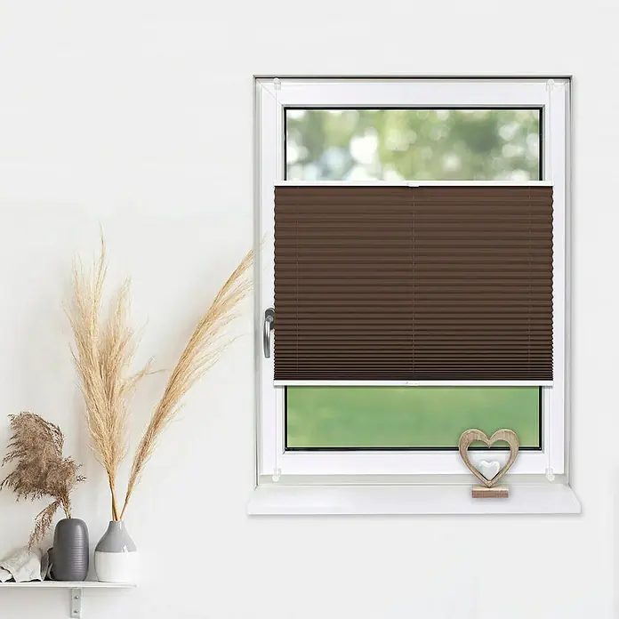 Deco-Raum Plissee ohne Bohren Basic - B x H: 95 x 150 cm, Braun - Raffinierte braune Plissee-Jalousie am Fenster für ein stilvolles Ambiente und effektiven Sonnenschutz.