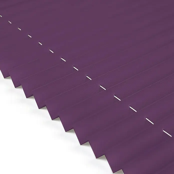 Deco-Raum Plissee ohne Bohren Basic - B x H: 105 x 150 cm, Lila - Nahaufnahme einer violetten, plissierten Jalousie mit sauberen, weißen Schnüren, die einen eleganten und modernen Sonnenschutz bietet.