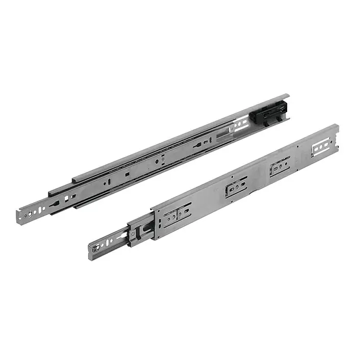 Suki Guía para cajones 3832 SC con entrada automática - Longitud de instalación: 400 mm, Capacidad de carga: 45 kg, Extracción total, Lateralmente en el cajón, Zincado - Guías metálicas para cajones que aseguran un deslizamiento suave. Alta capacidad de carga y durabilidad para un uso prolongado.