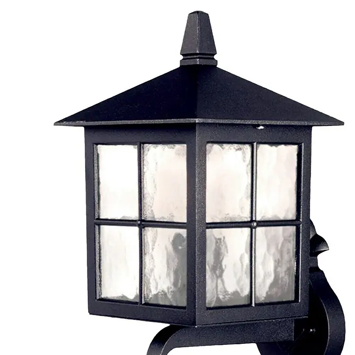 Elstead Außenwandleuchte Winchester - 60 W, 24,6 x 38,5 x 38,5 cm, Schwarz, IP44 - Nahaufnahme einer schwarzen, traditionellen Außenwandleuchte mit klarem, texturiertem Glas und einem dekorativen Dach.