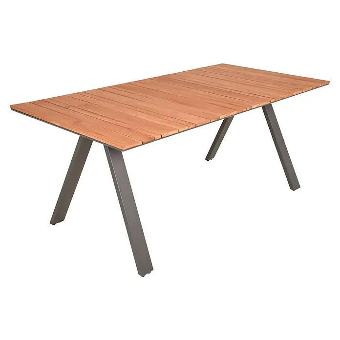 Garden Pleasure Gartentisch Davina - L x B x H: 180 x 90 x 74 cm, Teak, Natur/Anthrazit - Nahaufnahme eines Gartentisches mit Holzoberfläche und stabilen Metallbeinen vor schwarzem Hintergrund.
