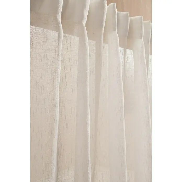 Visillo para ventana Motas - An x Al: 200 x 260 cm, 100% poliéster, Blanco - Primer plano de una elegante cortina blanca con fijación de lazo, que filtra la luz suave y crea un ambiente sereno.