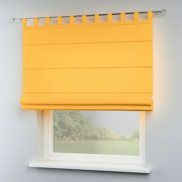Dekoria Raffrollo - B x H: 100 x 170 cm - Gelbe Fensterabdeckung mit Schlaufenaufhängung an einer Stange, die vor einem Fenster mit Blick auf eine grüne Landschaft hängt.