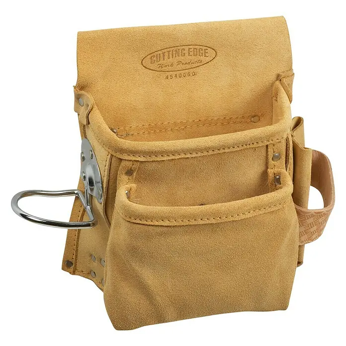 Cinturón portaherramientas 2BOLCE-823-SQ - Piel, Piel, Número de bolsillos: 2 ud. - Primer plano de una bolsa de herramientas de cuero beige con varios bolsillos y un soporte de metal.