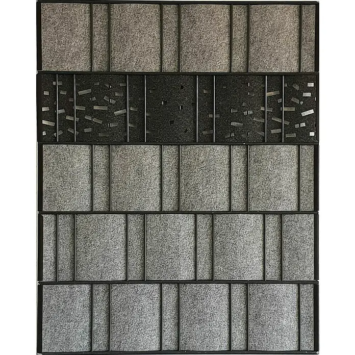 zaun|zu Sichtschutzstreifen Dekor Criss-Cross - 2,6 m x 19 cm x 0,2 cm, Anthrazit - Deko-Panel mit grauem Filz und schwarzen Akzenten.