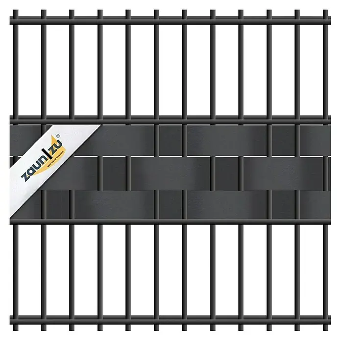 zaun|zu Sichtschutzstreifen Premium 1/3 - 2,55 m x 6,3 cm x 0,1 cm, Weiß transluzent - Das Bild zeigt einen Zaunblende Sichtschutz von Zaun zu, der ideal für Privatsphäre und Windschutz im Garten ist. Er ist einfach zu installieren und bietet langlebigen Schutz.