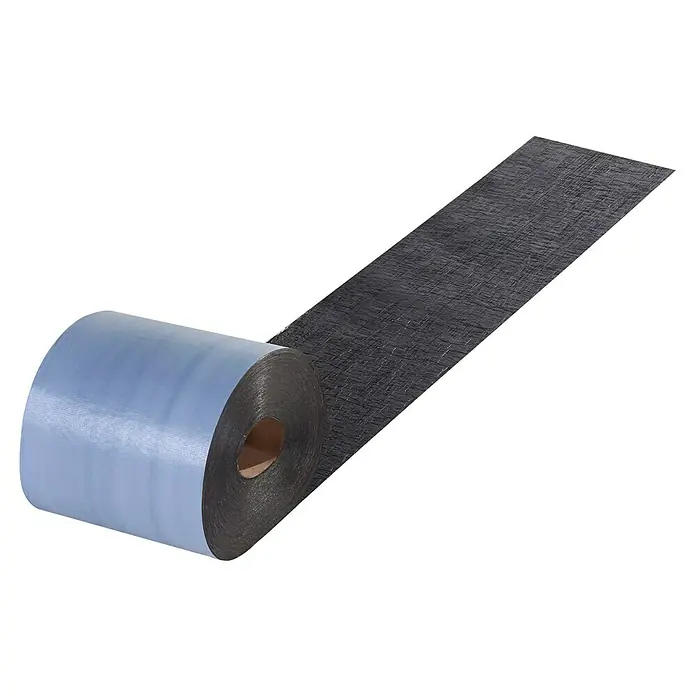 Anschlussstreifen Easy Fix - 20 m x 20 cm, Nahtselbstklebend - Eine Rolle schwarzes Dichtungsband mit blauer Schutzfolie, ideal für Abdichtungsarbeiten im Bauwesen.