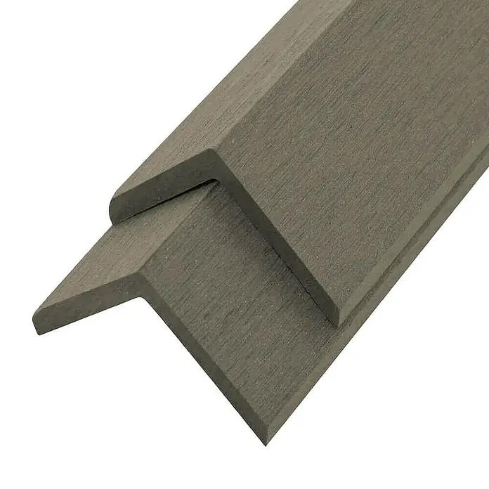 Home Deluxe Terrassenfliese Abschlussleiste FINEA Antik 10er Set - Antik, Matt - Nahaufnahme eines robusten, grauen Eckprofils aus widerstandsfähigem Material, ideal für den Kantenschutz und die ästhetische Aufwertung von Oberflächen.