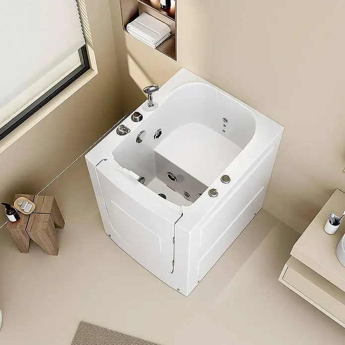 Home Deluxe Badewanne VITAL L - Weiß - Eine ebenerdige, weiße Badewanne mit einer Tür für einfachen Zugang, ideal für Personen mit eingeschränkter Mobilität.