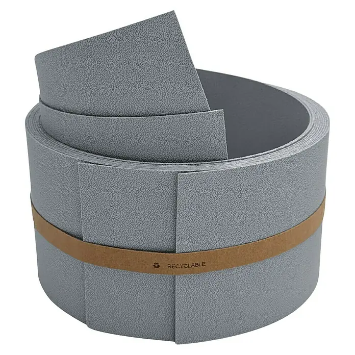 zaun|zu Sichtschutzstreifen Premium 1/2 Set Einzel - 2,55 m x 9,5 cm x 0,1 cm, Fenstergrau - Graue Bodenfliesenrolle mit einem braunen Band, das mit "Recyclebar" gekennzeichnet ist. Ideal für nachhaltige Bodenbeläge.