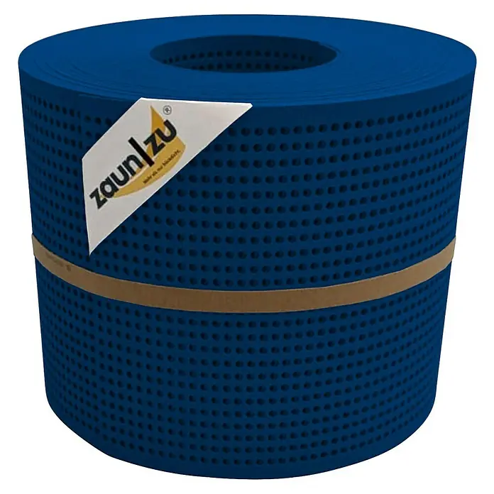 zaun|zu Sichtschutzstreifen Premium Gelocht - 26 m x 19 cm x 0,1 cm, Enzianblau - Nahaufnahme einer blauen Zaunblende auf einer Rolle, die durch ein braunes Band zusammengehalten wird, mit dem Logo "Zaun zu".