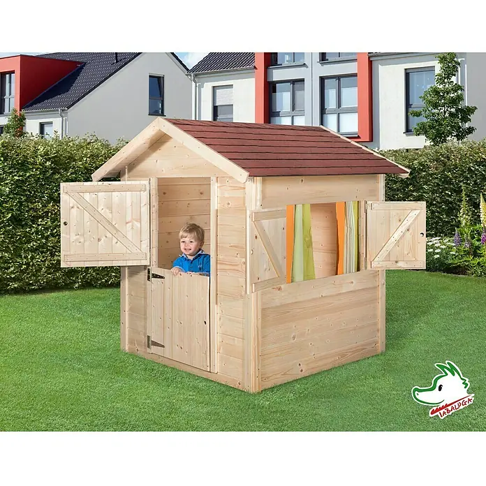 Weka Spielhaus Tabaluga - L x B x H: 153 x 144 x 154 cm, Holz, Natur - Kinder-Spielhaus aus Holz mit rotem Dach und geöffneten Türen in einem Garten, in dem ein Kind spielt.