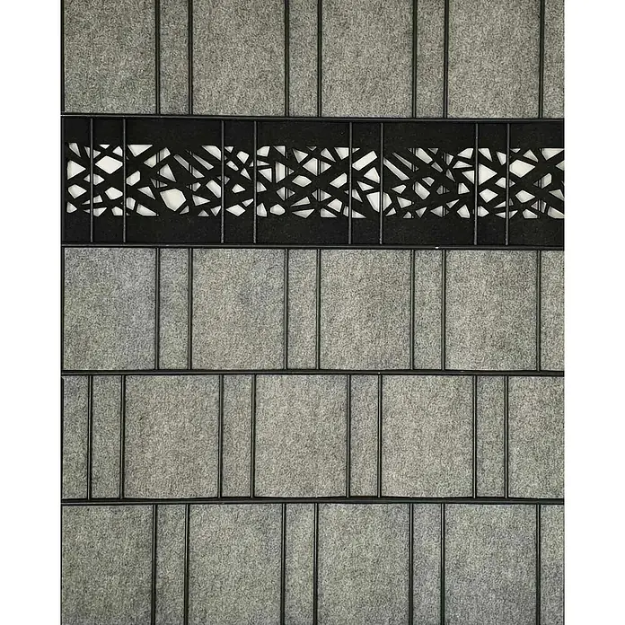zaun|zu Sichtschutzstreifen Design Graphic - 2,6 m x 19 cm x 0,1 cm, Schwarzgrau - Nahaufnahme einer dekorativen Wandverkleidung mit grauem Filz und einem schwarzen, ausgeschnittenen Muster.