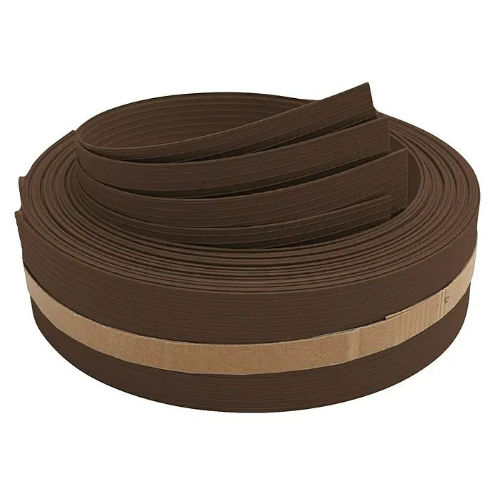 zaun|zu Sichtschutzstreifen Rille 1/4 Set - 2,55 m x 4,7 cm x 0,1 cm, Braun - Eine Rolle braune Kantenumleimer, die für einen sauberen Abschluss von Möbeln oder Arbeitsplatten verwendet wird. Ideal für Heimwerkerprojekte.