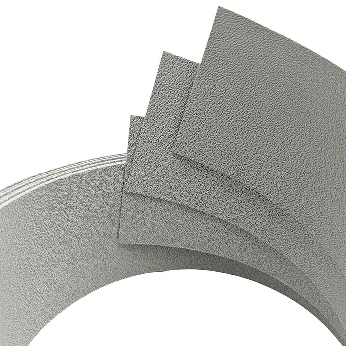 zaun|zu Sichtschutzstreifen Premium 1/3 - 2,55 m x 6,3 cm x 0,1 cm, Steingrau - Graue, texturierte Kunststoffplatten, die gebogen und überlappend angeordnet sind, ideal für Schutz oder Dämmung.