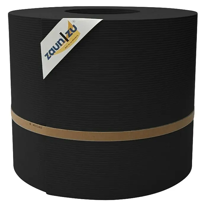 zaun|zu Sichtschutzstreifen Rille Maxi - 50 m x 24 cm x 0,12 cm, Schwarz - Ein Rolle Zaunfolie in Schwarz, mit Papierband umwickelt und einem Etikett versehen. Sie ist für den Einsatz im Garten konzipiert.