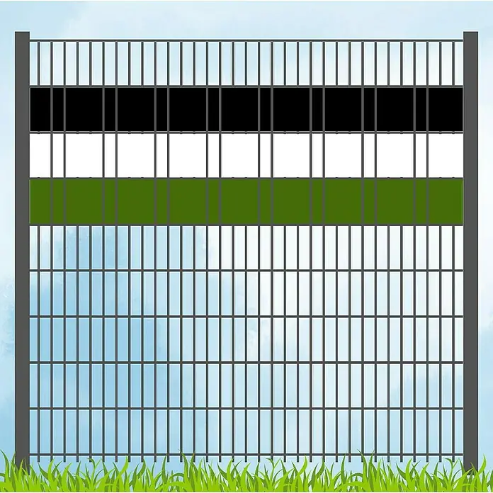 zaun|zu Sichtschutzstreifen Vereinsfarben - 19 x 0,1 cm, Schwarz-Weiß-Grün (Volle Breite) - Bild eines Zauns mit schwarzen, weißen und grünen horizontalen Streifen. Er bietet Privatsphäre und Sicherheit und ergänzt die Landschaftsgestaltung.