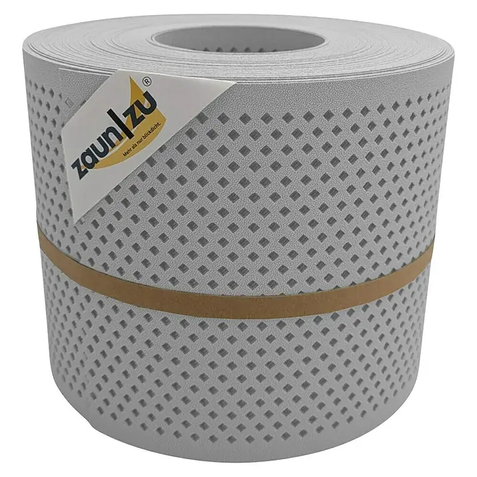 zaun|zu Sichtschutzstreifen Premium Gelocht Diamant - 26 m x 19 cm x 0,1 cm, Lichtgrau - Nahaufnahme einer Rolle Zaunfolie "zaun|zu", die blickdicht und mit quadratischen Löchern versehen ist. Ideal für den Gartenzaun.