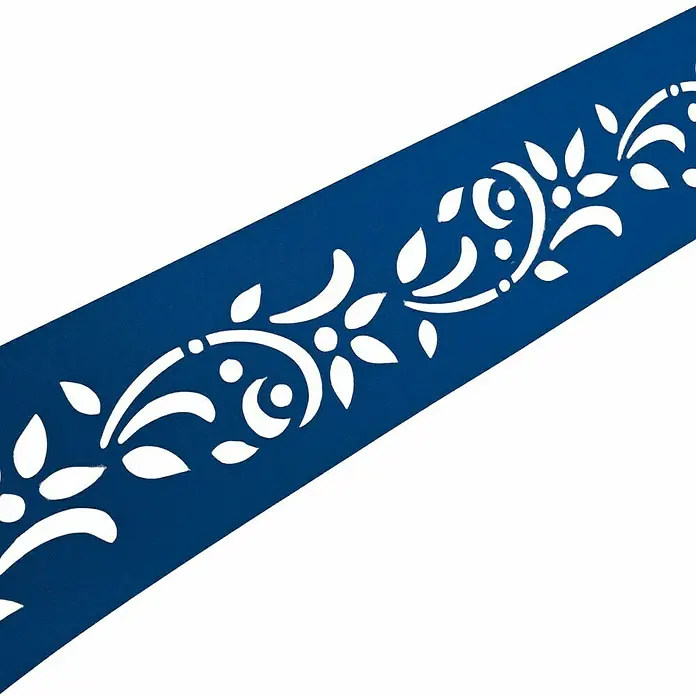 zaun|zu Sichtschutzstreifen Premium Floral Dekor 1 - 2,55 m x 19 cm x 0,1 cm, Enianblau - Dekoratives blaues Bordürenmuster mit filigranen, floralen Ausstanzungen, ideal zur Gestaltung von Möbeln und Wänden.