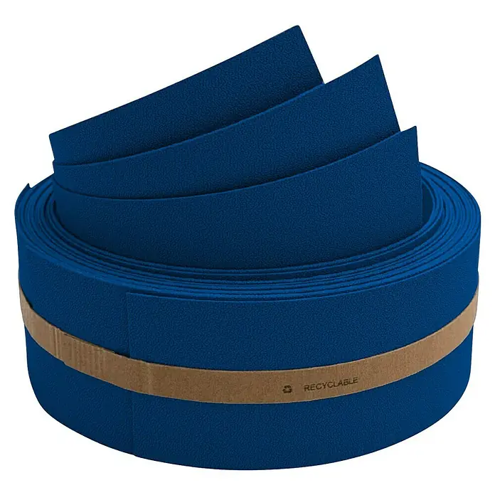zaun|zu Sichtschutzstreifen Premium 1/3 - 2,55 m x 6,3 cm x 0,1 cm, Enzianblau - Nahaufnahme eines Wickelbandes für Fahrradlenker in Blau, zusammengerollt und mit einer Banderole "Recyclable" versehen.