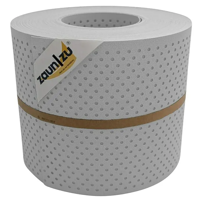 zaun|zu Sichtschutzstreifen Premium Gelocht 15% - 26 m x 19 cm x 0,1 cm, Lichtgrau - Ein Rollen-Sichtschutz von Zaunzu mit einem perforierten Muster, zusammengehalten von einem braunen Band.