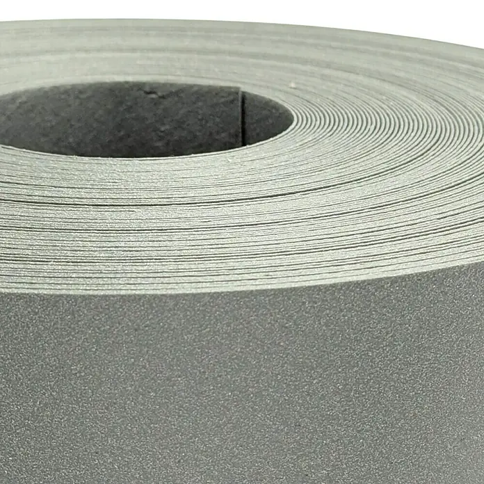 zaun|zu Sichtschutzstreifen Eco Salbei - 50 m x 19 cm x 0,1 cm, Salbei, 1 Stk. - Nahaufnahme einer Rolle grauen, selbstklebenden Dichtbandes, ideal zum Abdichten von Fugen und Spalten im Haus.