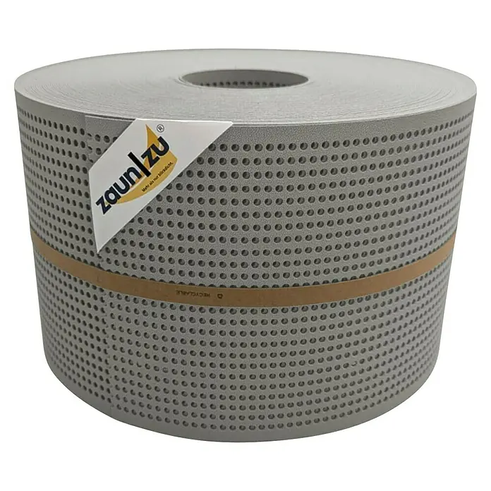 zaun|zu Sichtschutzstreifen Premium Gelocht - 50 m x 19 cm x 0,1 cm, Steingrau - Rollzaun aus perforiertem, grauem Kunststoff mit Firmenlogo. Ideal für Sichtschutz und Gartengestaltung, robust und wetterfest.