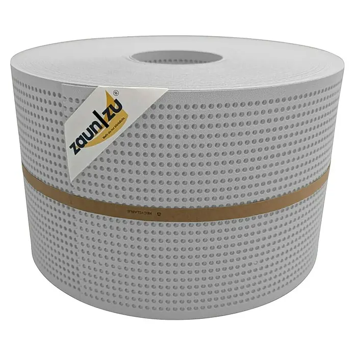 zaun|zu Sichtschutzstreifen Premium Gelocht - 50 m x 19 cm x 0,1 cm, Lichtgrau - Nahaufnahme einer Rolle Zaunstreifen von Zaun zu, einem Sichtschutzsystem mit kleinen Löchern und einem Firmenlogo.