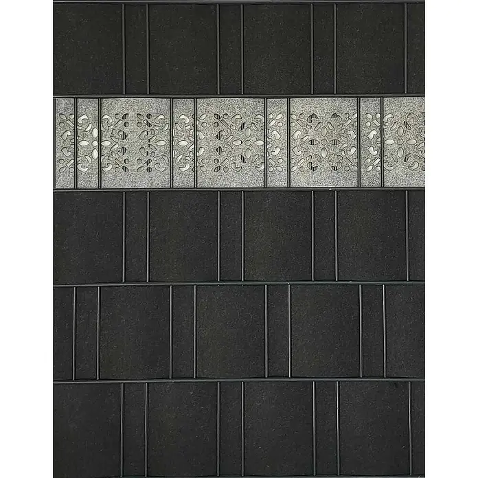 zaun|zu Sichtschutzstreifen Ornament - 2,6 m x 19 cm x 0,2 cm, Hellgrau - Nahaufnahme einer dekorativen, schwarzen Fliesenwand mit kunstvollen Mustern und feinen Metallakzenten für stilvolle Innenräume.