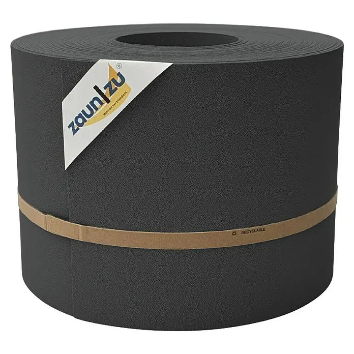 zaun|zu Sichtschutzstreifen Premium 35 m Rolle - 35 m x 19 cm x 0,1 cm, Anthrazit - Das Bild zeigt eine Rolle Zaunfolie von Zaun|zu, die blickdicht und recycelbar ist. Ideal für den Sichtschutz im Garten.