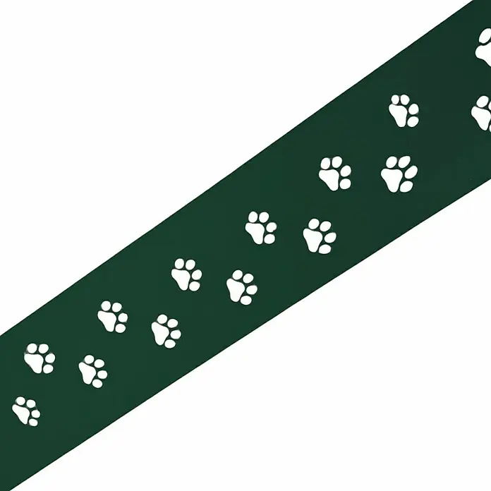 zaun|zu Sichtschutzstreifen Premium Tapsi - 2,55 m x 19 cm x 0,1 cm, Grün - Dieses Bild zeigt ein grünes Klebeband mit weißen Pfotenabdrücken, ideal zum Basteln oder Dekorieren.