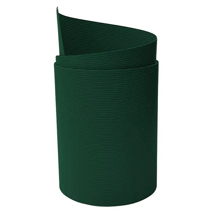 zaun|zu Sichtschutzstreifen Rille Maxi - 2,05 m x 24 cm x 0,12 cm, Grün - Eine Nahaufnahme einer Rolle aus dunkelgrünem, geripptem Gummiband, das für verschiedene Anwendungen wie Dichtungen geeignet ist.