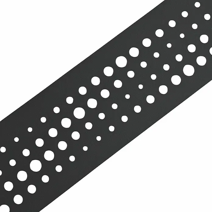 zaun|zu Sichtschutzstreifen Premium - 19 x 0,1 cm, Anthrazit, Pulse - Nahaufnahme eines schwarzen Armbandes mit Löchern. Das Armband besteht aus einem dunklen Material und ist mit mehreren runden Aussparungen versehen.