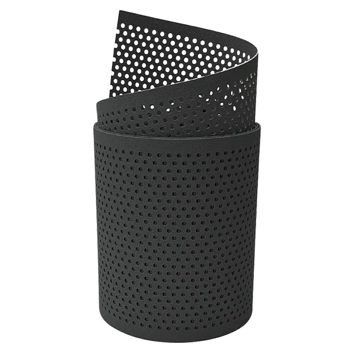 zaun|zu Sichtschutzstreifen Premium Gelocht 20% - 2,55 m x 19 cm x 0,1 cm, Anthrazit - Ein aufgerollter, perforierter, schwarzer Gürtel aus elastischem Material. Der Gürtel hat eine zylindrische Form und viele kleine Löcher.