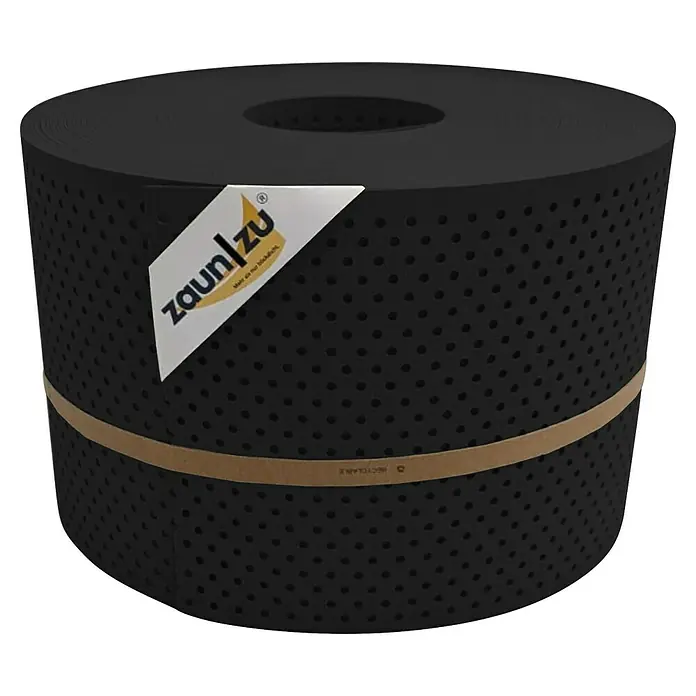 zaun|zu Sichtschutzstreifen Premium Gelocht 15% - 50 m x 19 cm x 0,1 cm, Tiefschwarz - Eine Rolle schwarzer Zaunblende mit dem ZaunZu-Logo, um Privatsphäre zu schaffen. Das Produkt ist mit einem recycelbaren Band umwickelt.